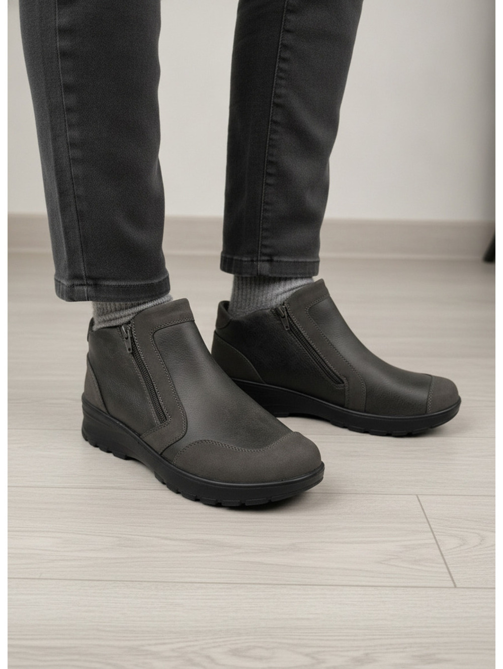 Easy Street Jovi Grey Ankle Boots Size 9.5 WW
